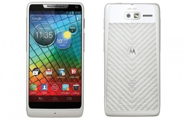 Motorola launches a white version of the RAZR i in the UK