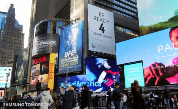 Samsung redecorates Times Square for the Galaxy S IV launch 2