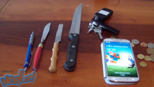 Samsung Galaxy sIV Scratch Test (Knives, Keys, Pennies)