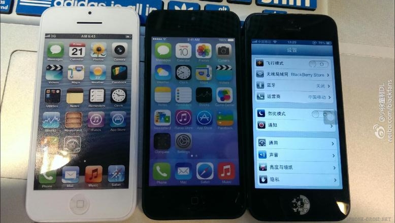 iPhone 5C(ซ้าย), iPhone 5S(กลาง) และ iPhone 5(ขวา)