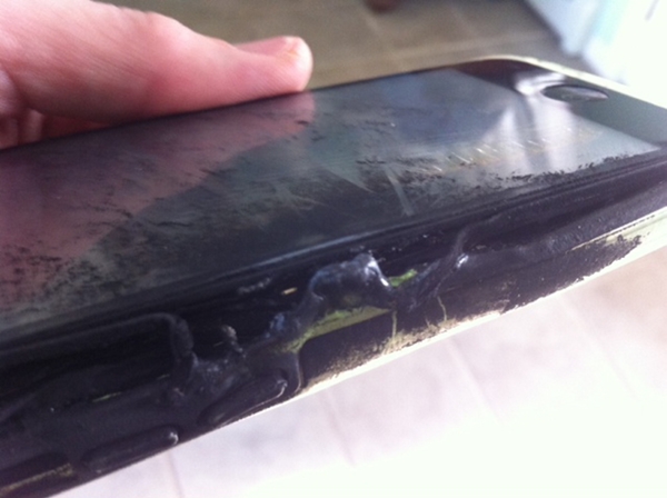 iPhone 5c is charred after catching fire
