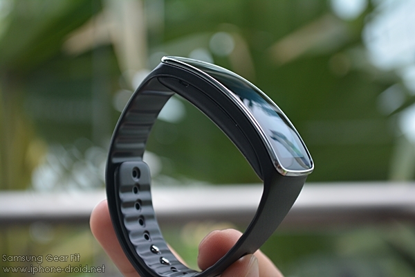 Samsung Gear Fit Unboxing and Review (4)