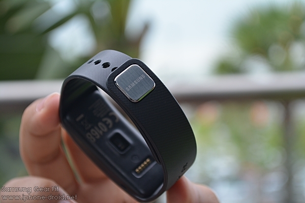 Samsung Gear Fit Unboxing and Review (6)