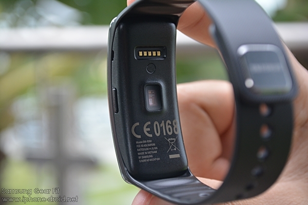 Samsung Gear Fit Unboxing and Review (7)
