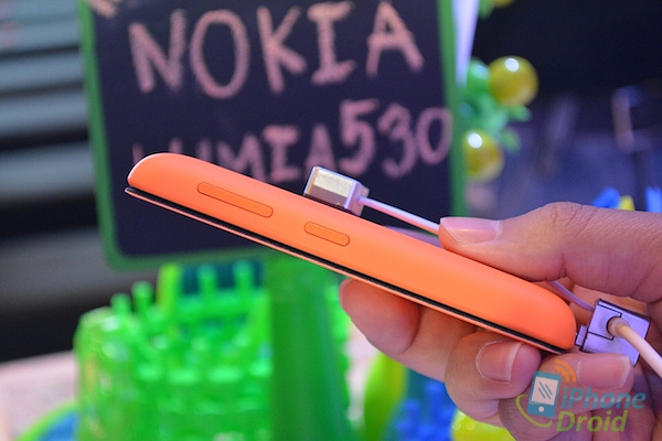 Lumia 530 side