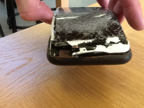 iPhone 6 catches fire after being bent in a front pocket 2