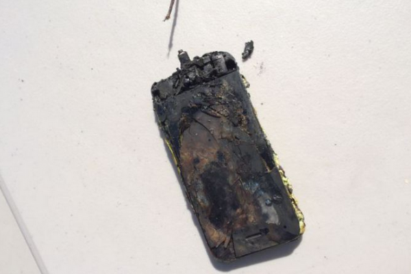 Apple-iPhone-catches-fire-burns-teenager