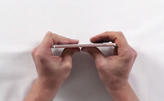 iPhone 6s Plus Bend Test 1