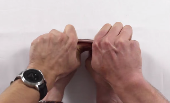 iPhone 6s Plus Bend Test 2