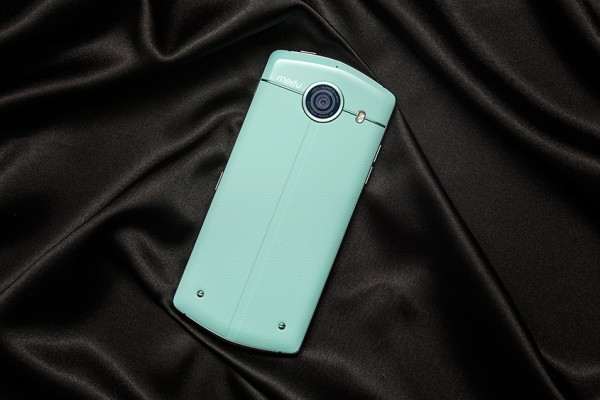 Meitu V4 back