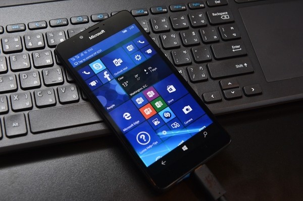 Microsoft Lumia 950-01