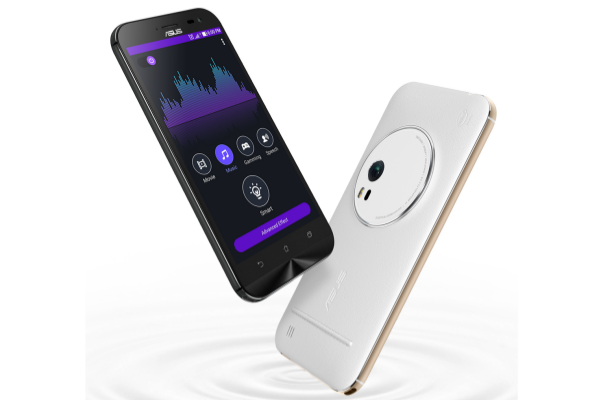 The-Asus-ZenFone-Zoom-White