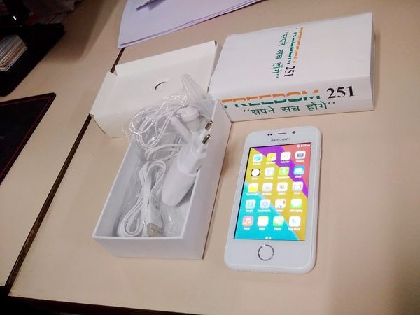 Freedom 251 Review-01
