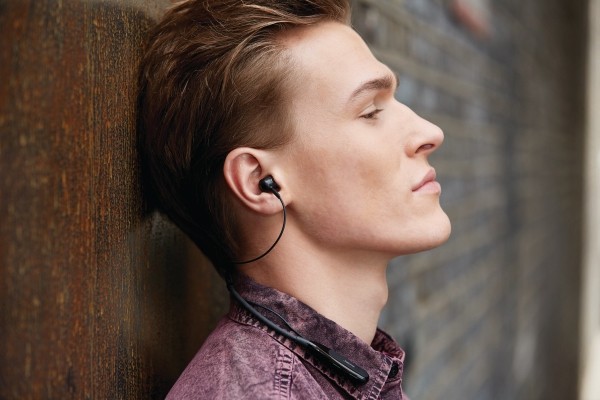Pic_Jabra_Halo_Fusion_Lifestyle_02