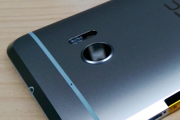 HTC 10 Appears in Live Images