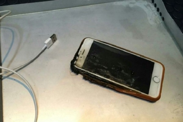 iPhone 6 bursts into flames on flight