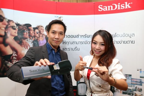 Jesada Pawapootanont, Country Manager, Thailand show SanDisk iXpand