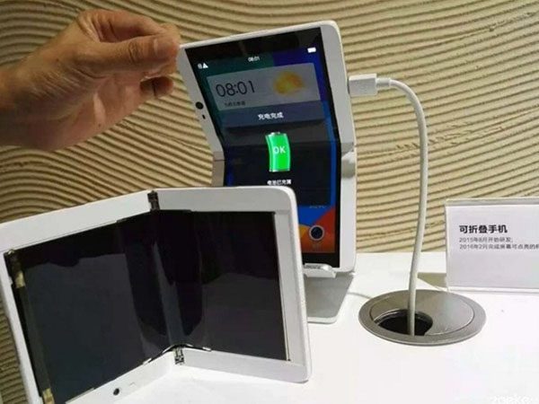 Oppo folding smartphone