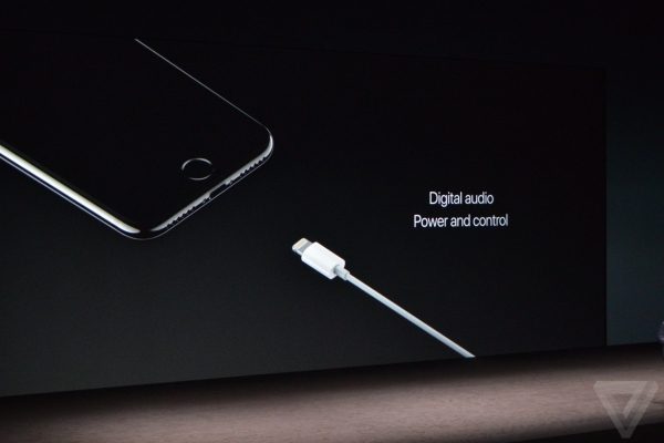 iPhone 7 and iPhone 7 Plus Lightning for headphones