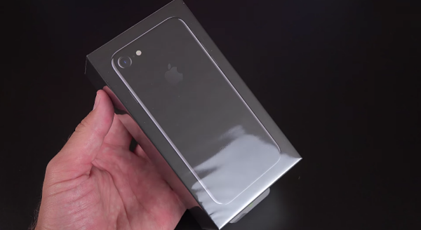 Checking iPhone 7 Before Leaving Shop-08