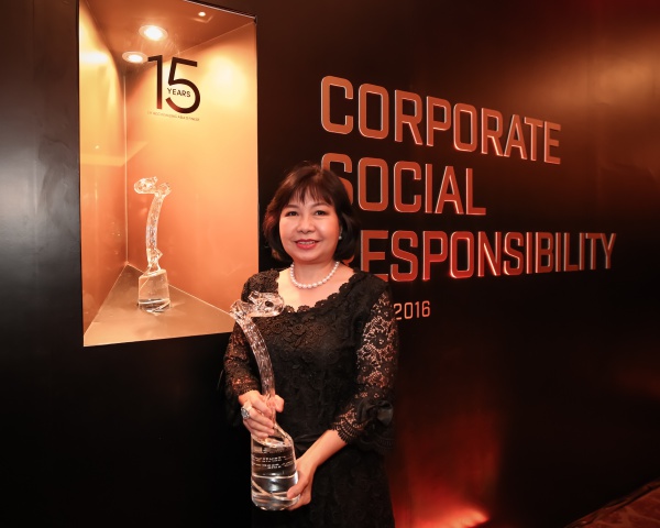 เอไอเอส คว้ารางวัล Corporate Social Responsibility Award 2016