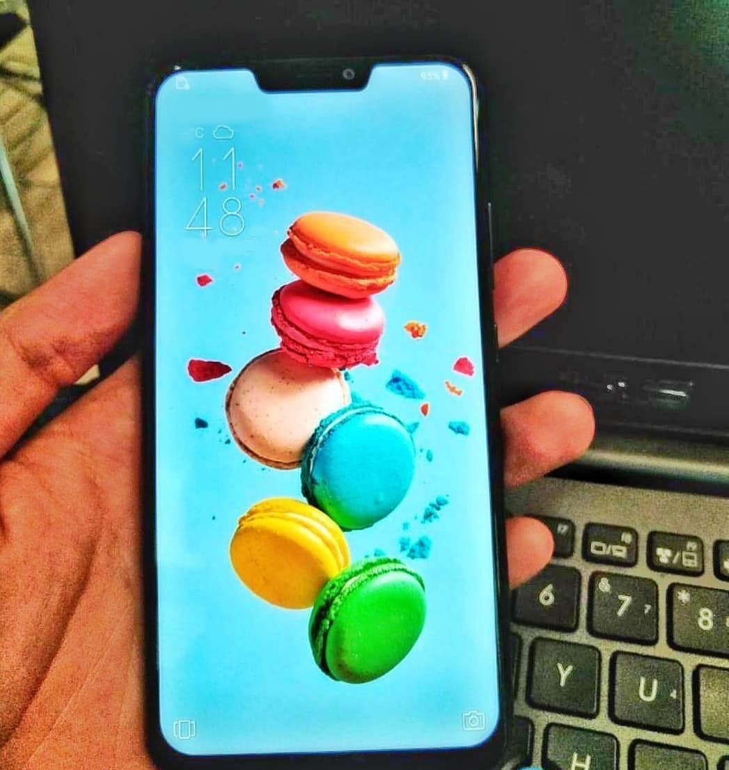 Alleged Asus ZenFone 5 shows its iPhone X-like notch in live picture
