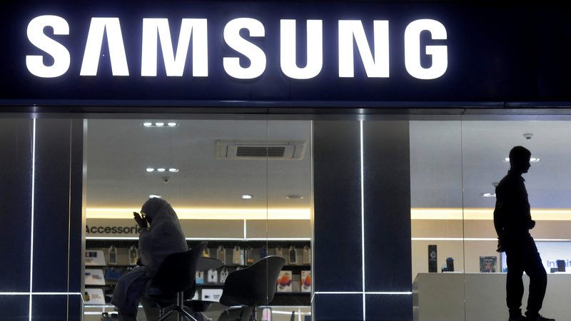 Samsung is closing one of its two smartphone factories in China
