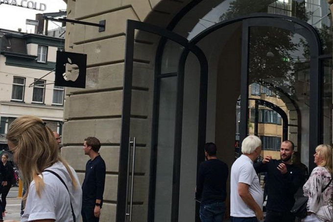 Dutch Apple store evacuates after likely iPad battery incident