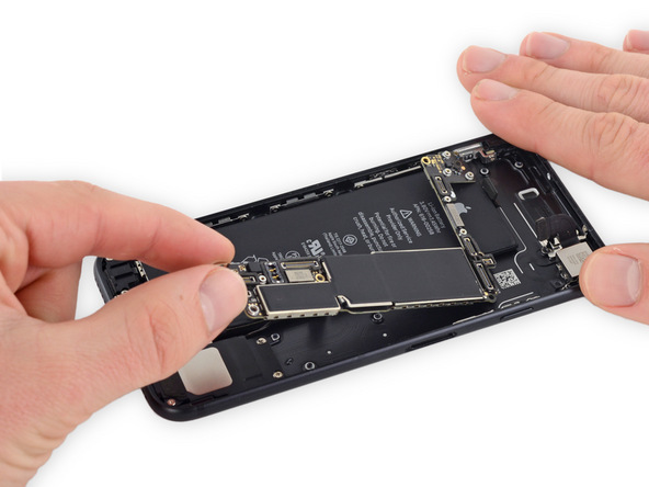 Apple iPhone 8 logic board defect
