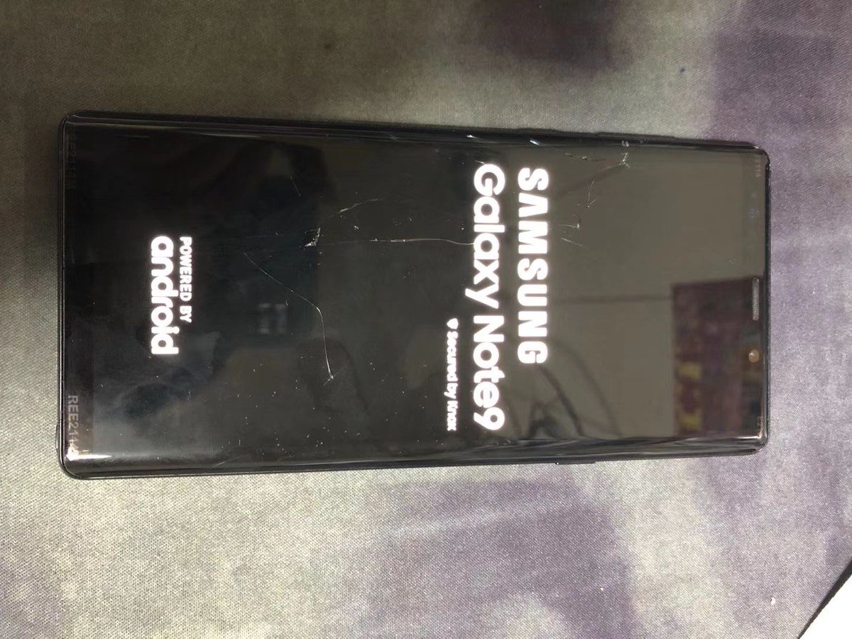 Apple-iPhone-vs-Samsung-LG-OnePlus-display-repair-cost