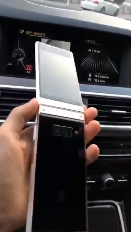 Samsung W2019 flip phone leaks again