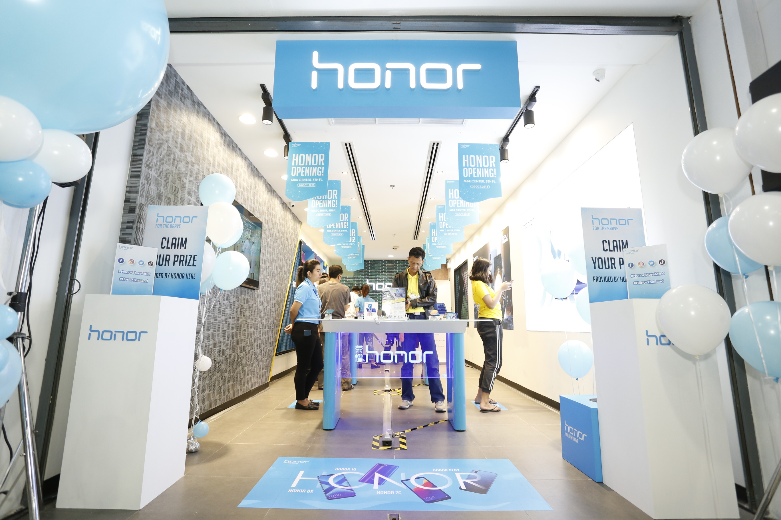 Honor Opens First Bangkok Store