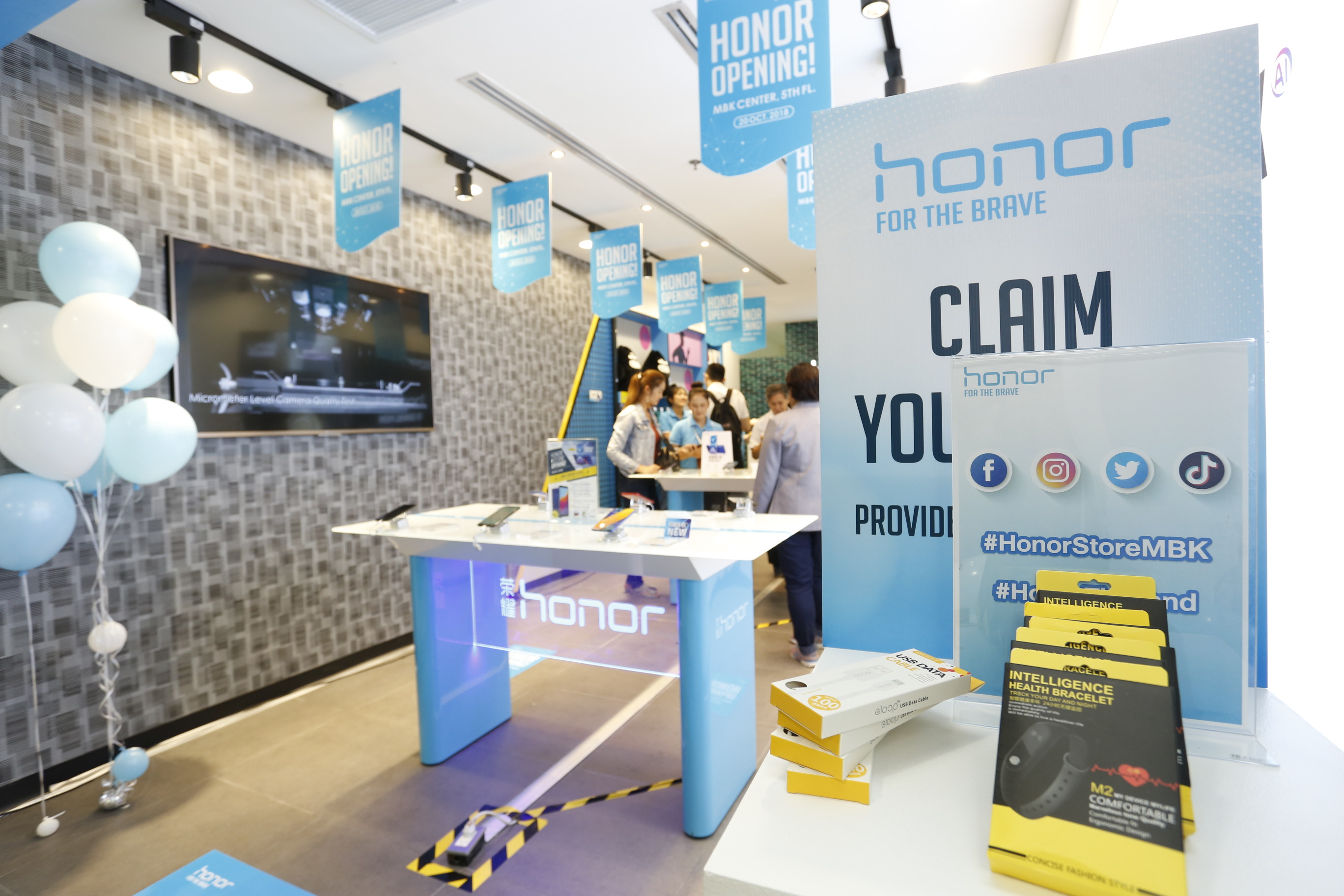Honor Opens First Bangkok Store