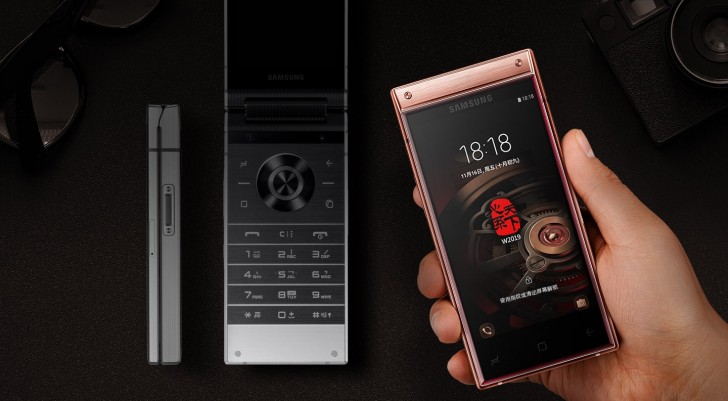 Samsung W2019 Flip Phone with Dual Screen