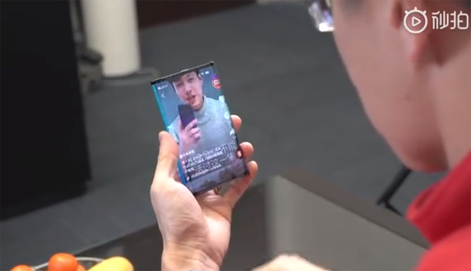 Foldable Xiaomi phone appears on video 