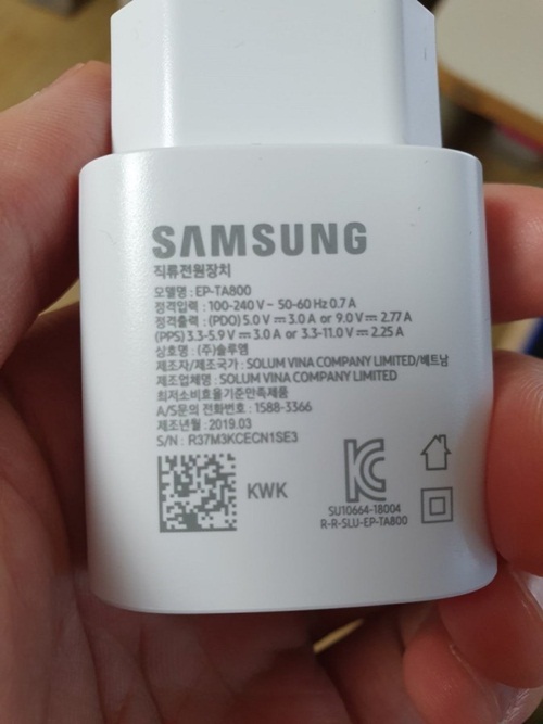 Samsung Galaxy S10 5G with 25W Charger