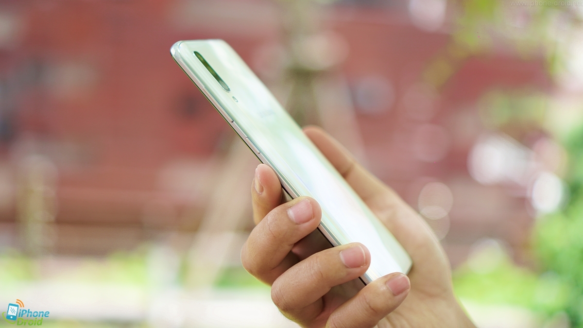 Samsung Galaxy A70 Review