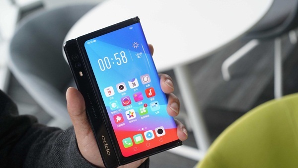 Oppo foldable phone with pop-up camera shown in patent