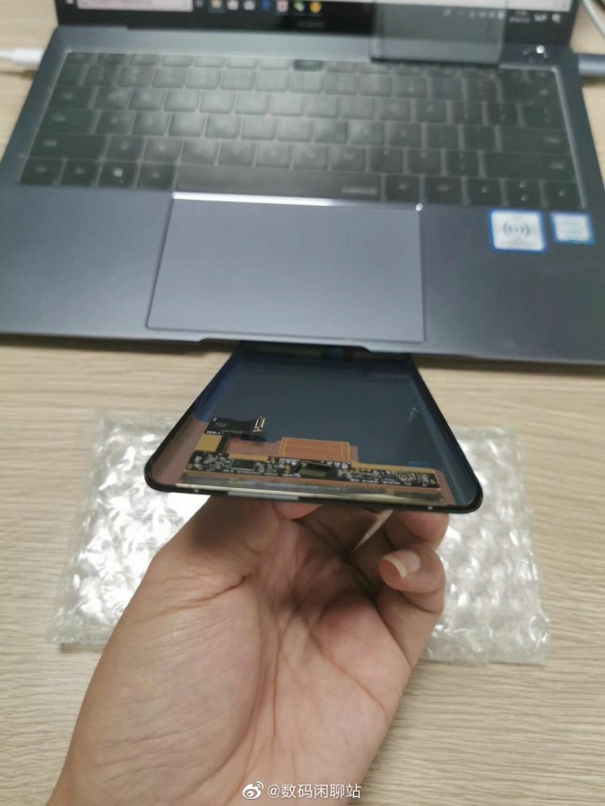 Leaked photos surface with alleged Mate 30 Pro display