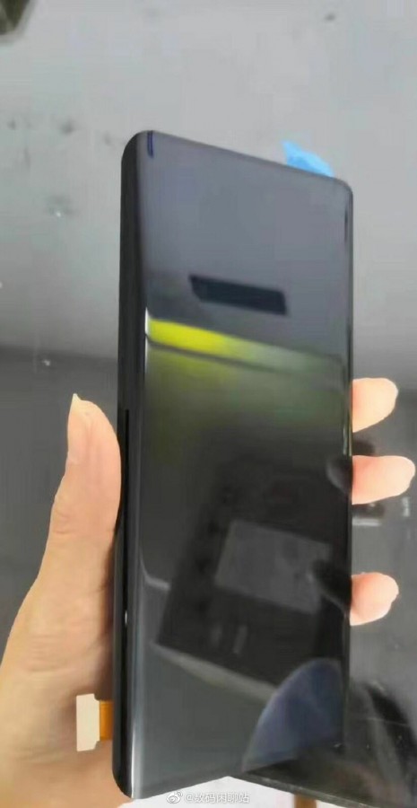 Leaked photos surface with alleged Mate 30 Pro display