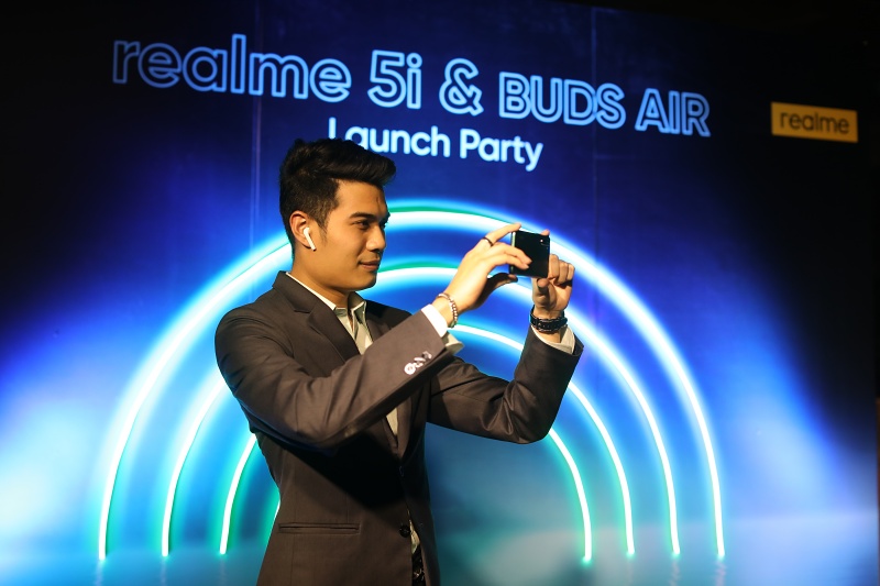 realme 5i and realme Buds Air