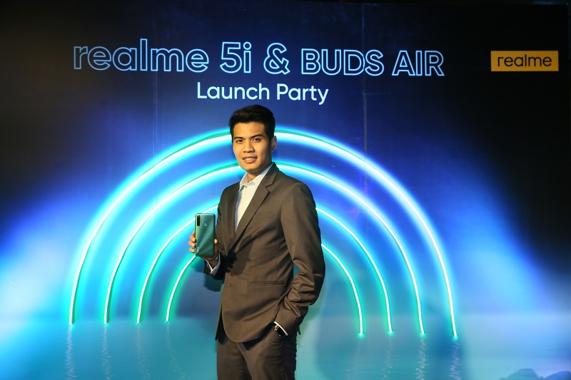 realme 5i and realme Buds Air 03