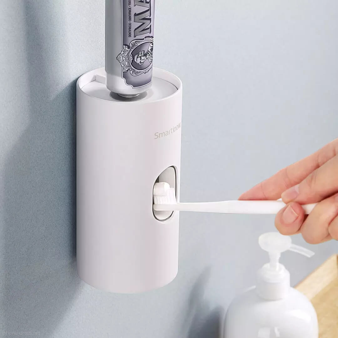 Xiaomi Smartknow Plus Squeezing toothpaste and sanitizing