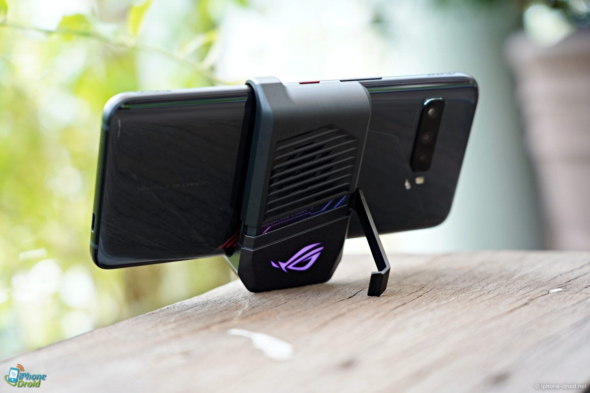 ASUS ROG Phone 3 with AeroActive Cooler 3 Photo