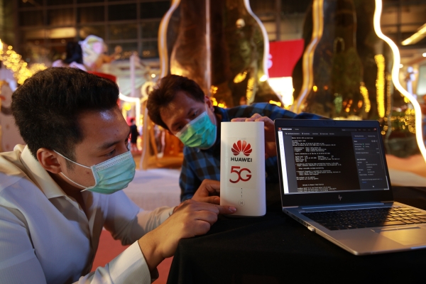 รูปภาพนี้มี Alt แอตทริบิวต์เป็นค่าว่าง ชื่อไฟล์คือ HNY-2021_Huawei-Central-World-12.jpg