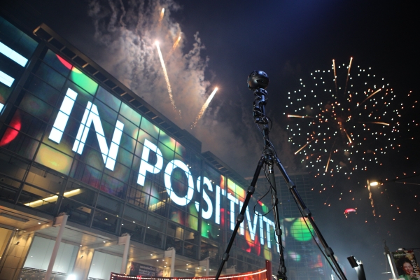 รูปภาพนี้มี Alt แอตทริบิวต์เป็นค่าว่าง ชื่อไฟล์คือ HNY-2021_Huawei-Central-World-2.jpg