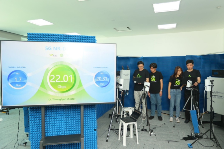 AIS Testing 5G CA in the 2600 MHz and 26 GHz bands