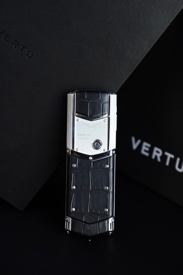 VERTU METAVERTU I 5G Web3 Phone SIGNATURE V and METAWATCH H1