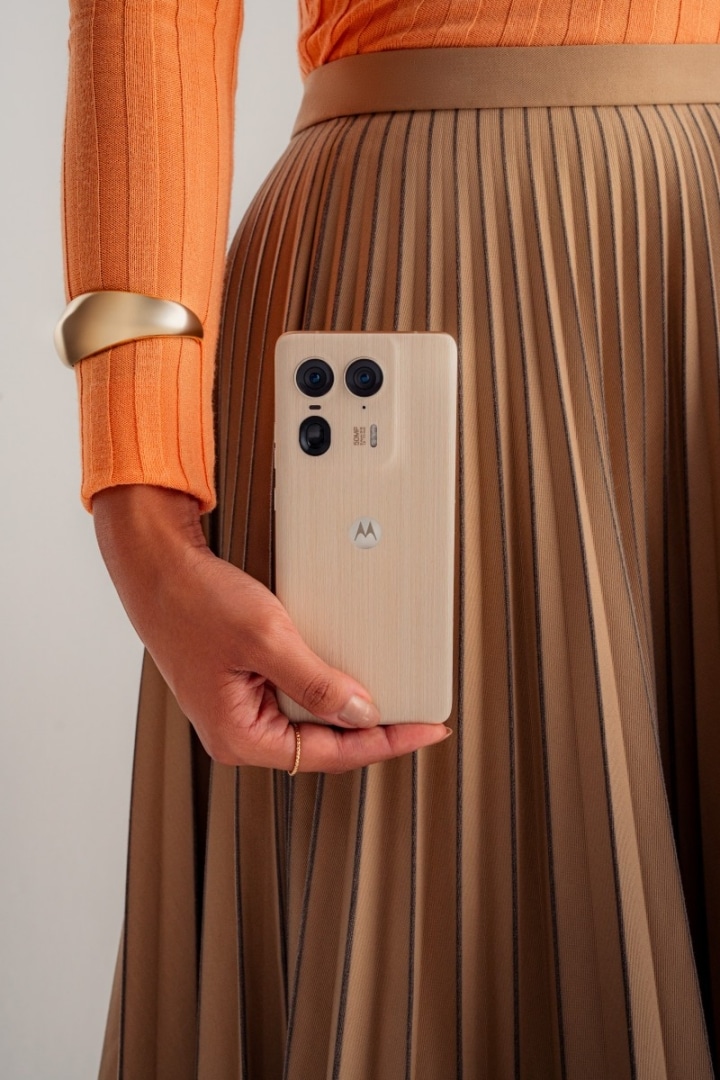 Motorola Edge 50 Ultra unveiled with 64MP 3x periscope and real wood back