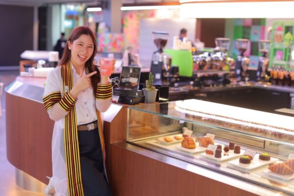 Chula Graduates and Gen Z Celebrate at AIS SIAM